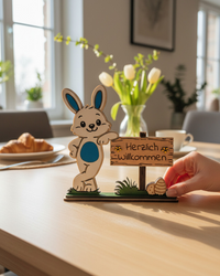 Holz-Aufsteller „Herzlich Willkommen“ – Osterdeko aus Birken-Sperrholz Die KB's